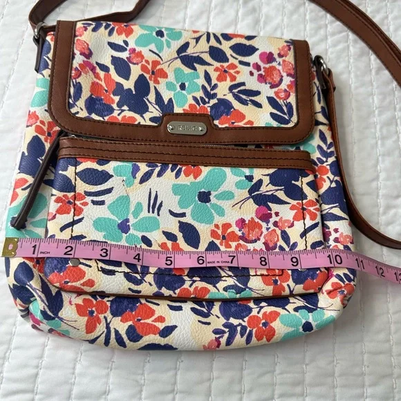 Relic Floral Crossbody Bag with Brown Accents Adjustable Straps - Picture 4 of 12